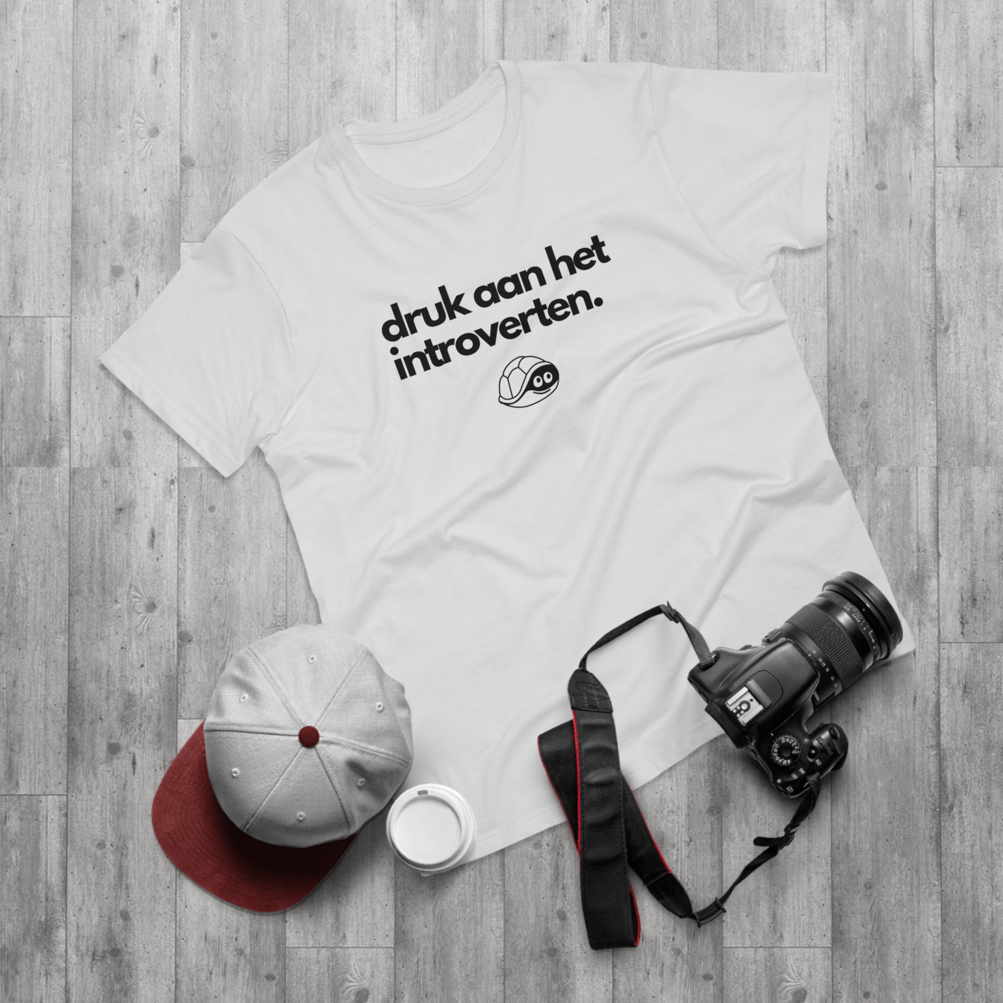 "Druk aan het introverten." T-shirt. Heren - Wit